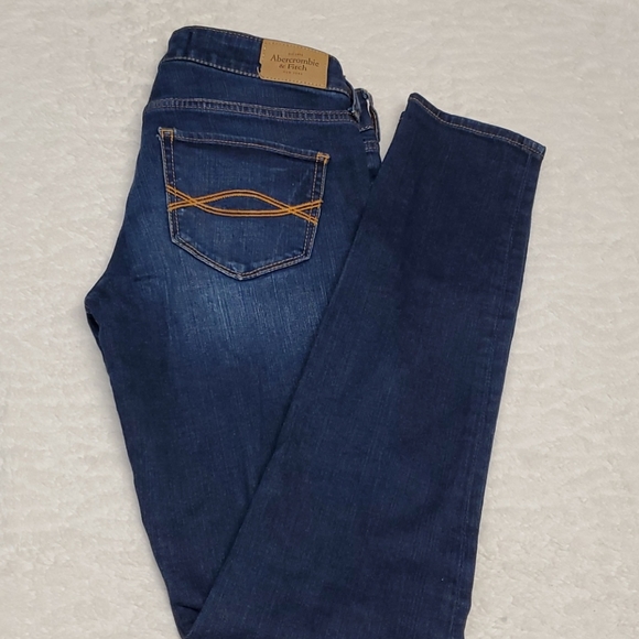 NWOT Abercrombie Jeans - Picture 4 of 8
